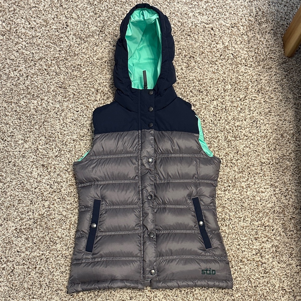 Stio Woodson two tone hooded down vest